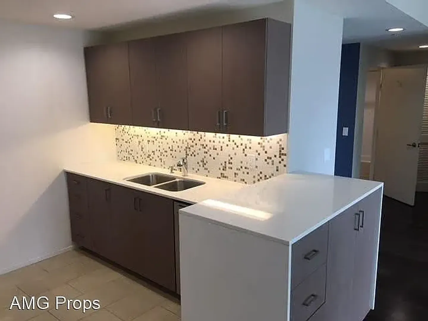 Charming 2 Bedroom, 2 Bathroom Condo located in the heart of San Diego — Photo 3