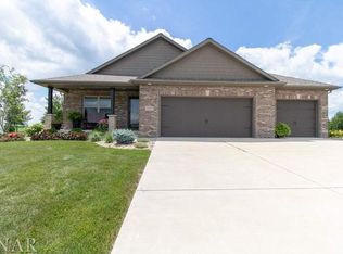 15979 Crestwicke Dr, Bloomington, IL