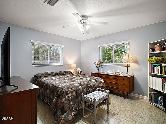 4th image of 803 N Shore Dr