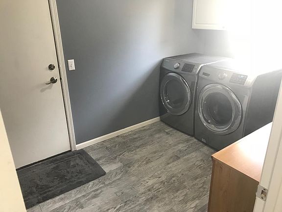 3rd image of 1305 Earle Way