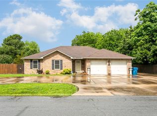 109 N Smith Ave, Gentry, AR 72734