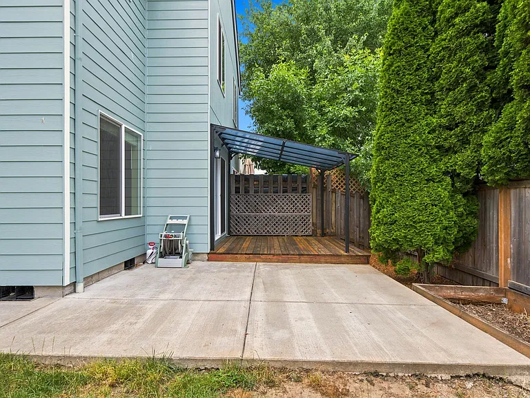 1499 NE Birkshire Ct — Photo 29