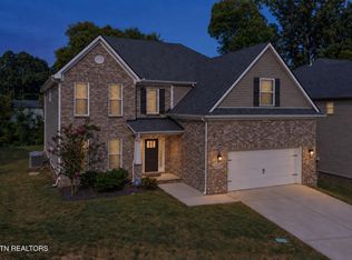 1111 Snowy Peak Ln, Knoxville, TN 37922