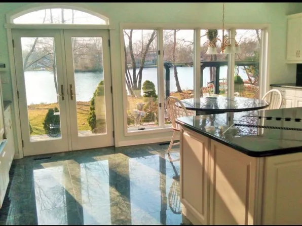 (undisclosed Address), East Islip, NY 11730