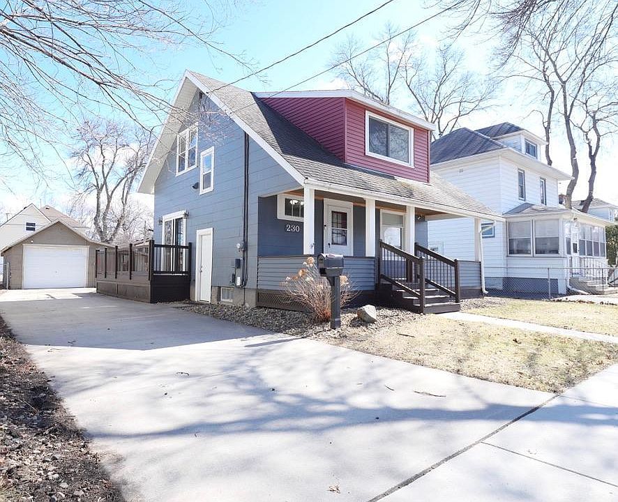 1st image of 230 10th Ave NE