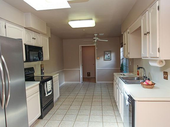 4th image of 1522 Country Club Blvd