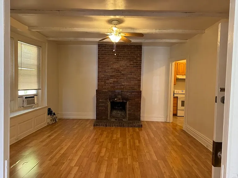 5526 Howe Street — Photo 10