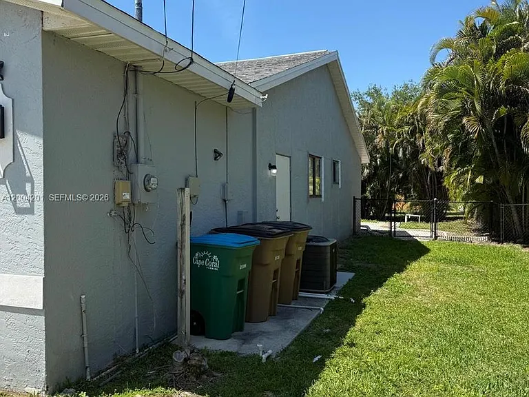 1325 SW 28th St — Photo 24