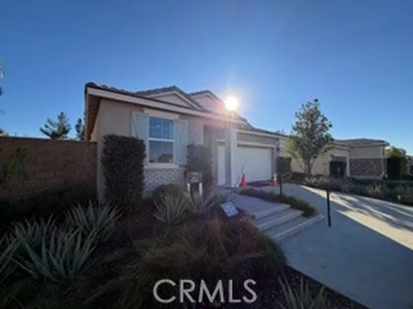395 Knotgrass St, Hemet, CA 92543