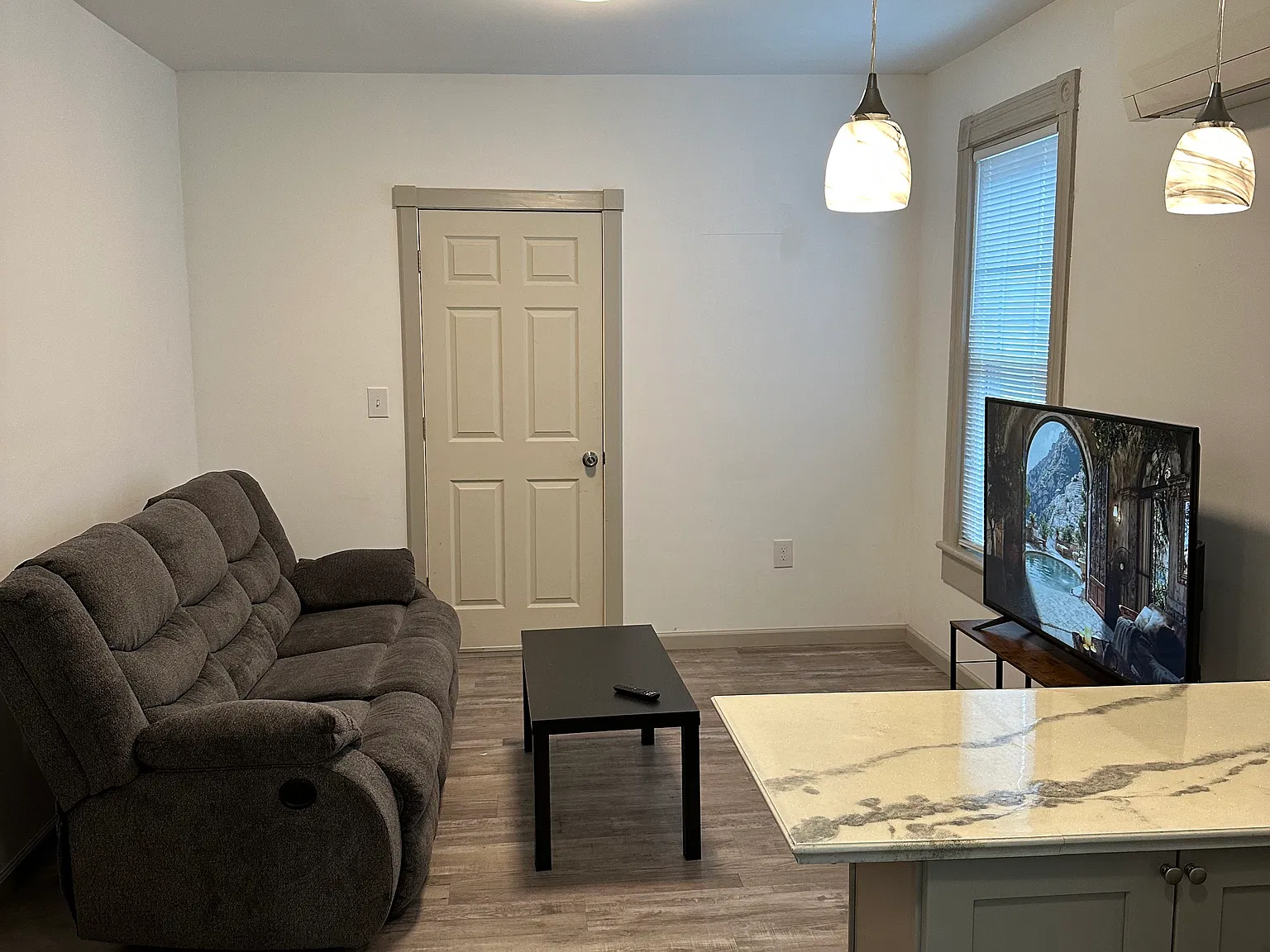 1 bed, 800 sqft, $1,200 — Photo 2