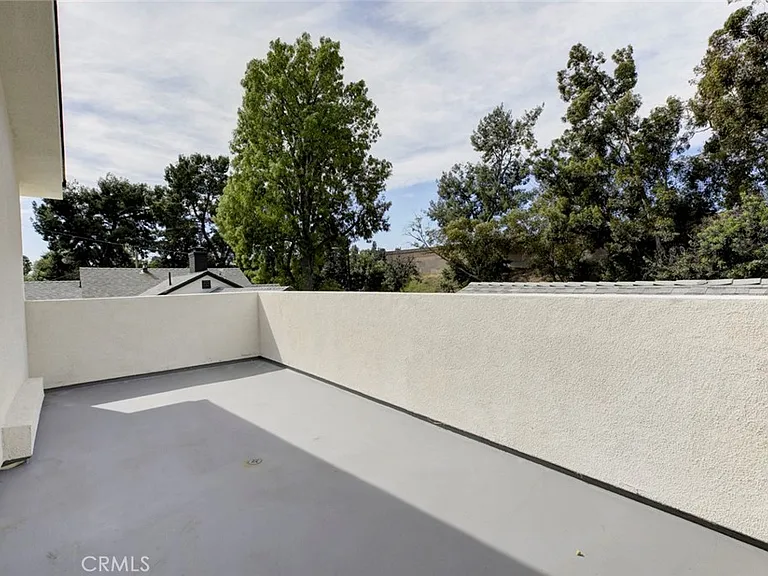15557 Wyandotte St — Photo 21