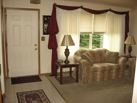 3rd image of 518 N Lockwood Dr