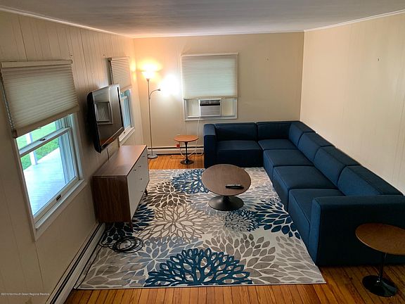 4th image of 381 W Park Ave