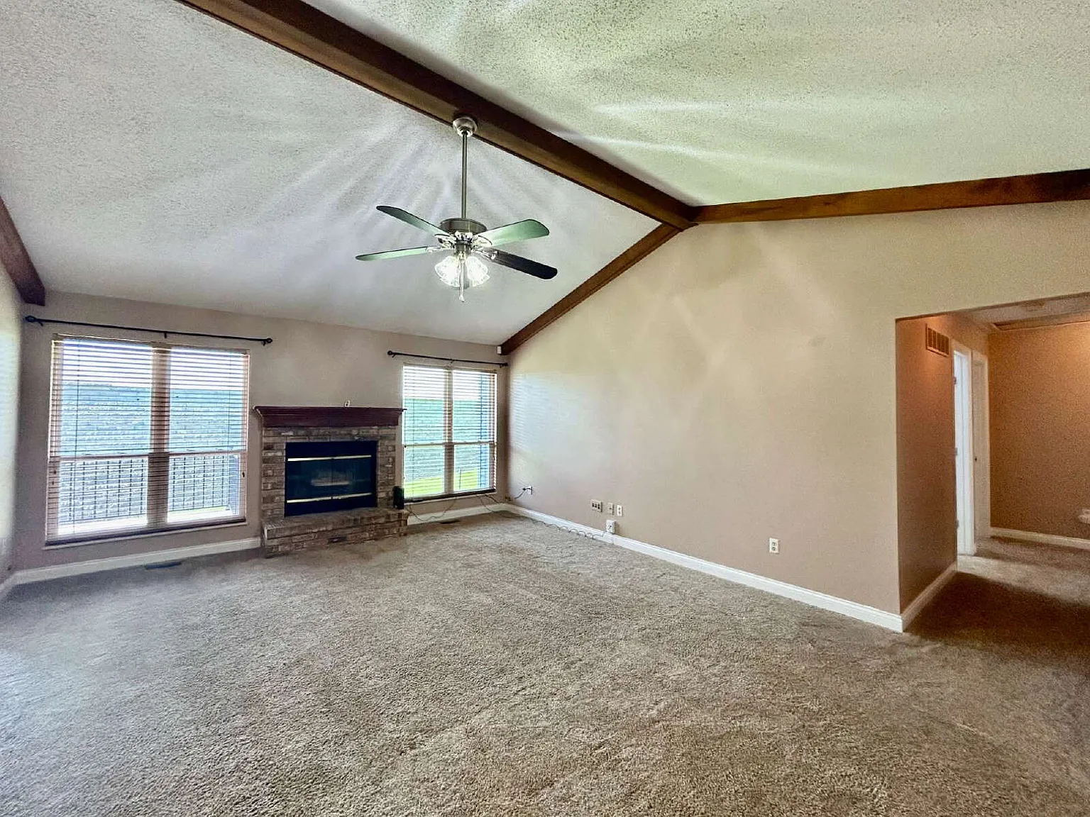 3 bed, 2.0 bath, 1702 sqft, $2,450 — Photo 4