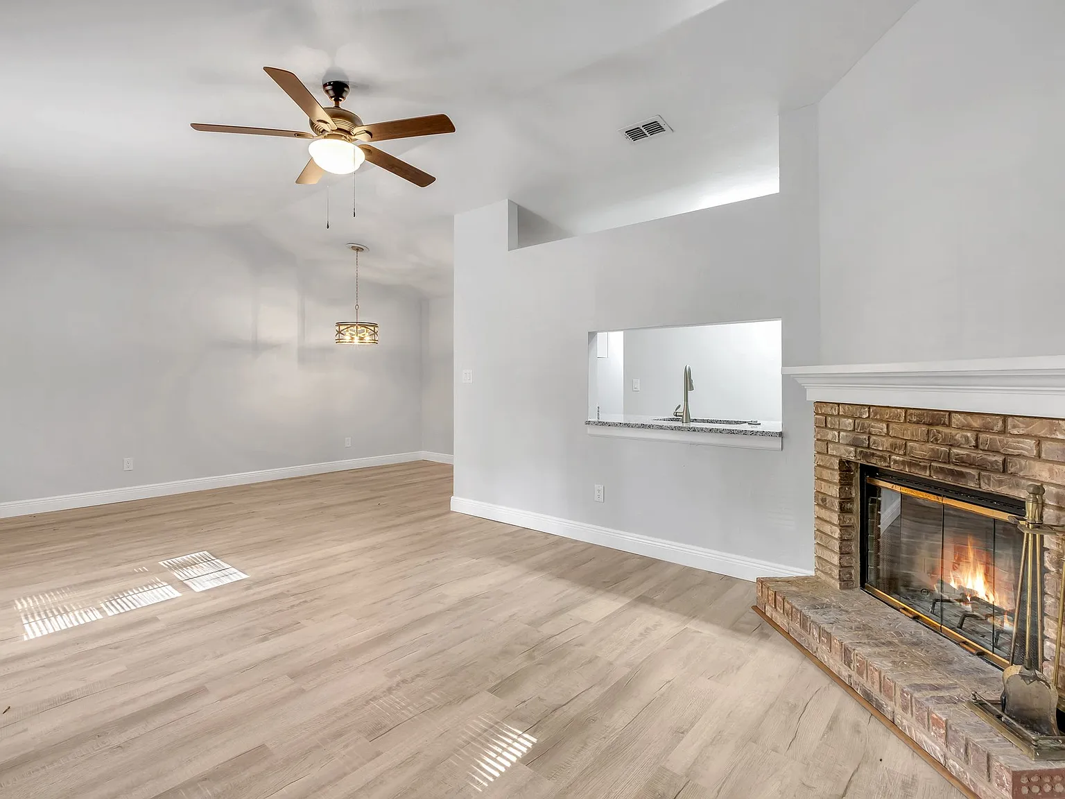 2 bed, 1008 sqft, $1,600 — Photo 4