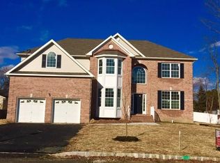 28 Avenue K, Monroe Township, NJ 08831