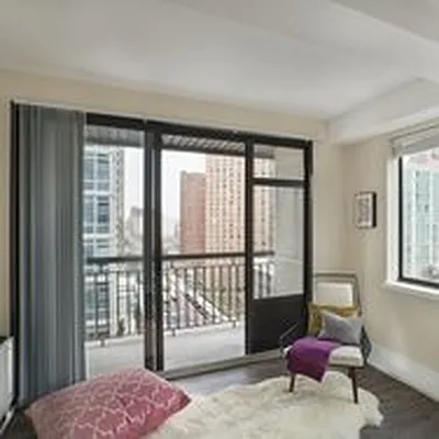 Rented by Greystar | media 2