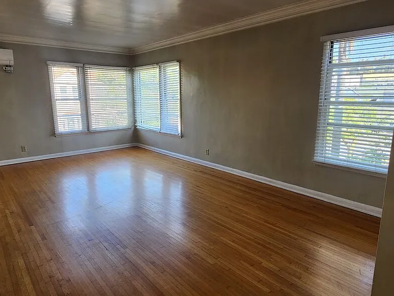 1338 S Dunsmuir Ave — Photo 10