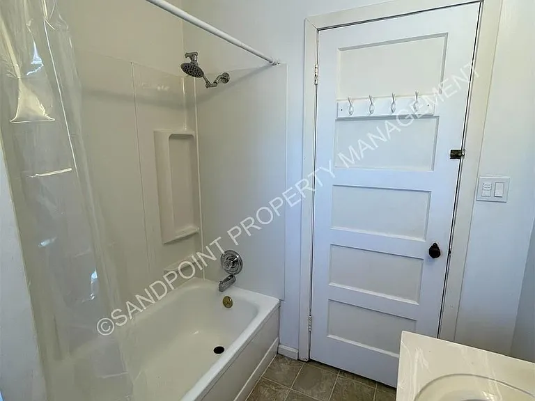 920 Larch St — Photo 19