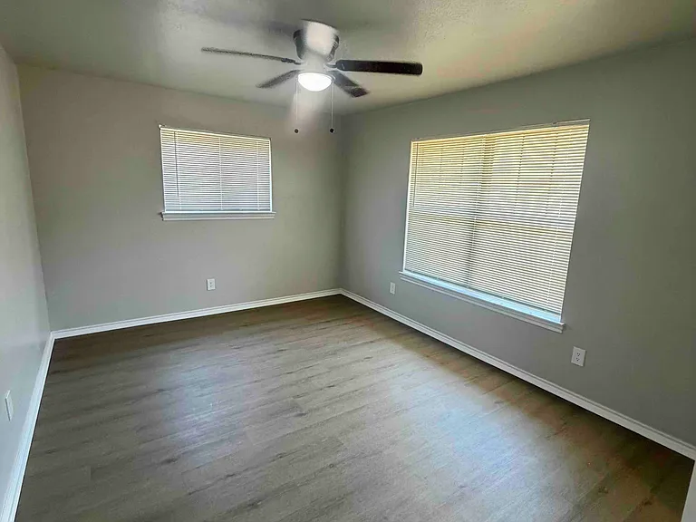 830 Windsor Pl — Photo 15