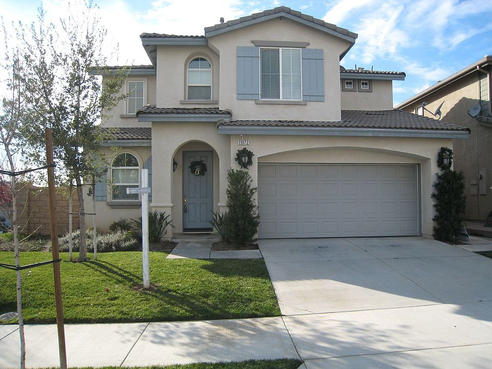 Well Maintained Front Yard