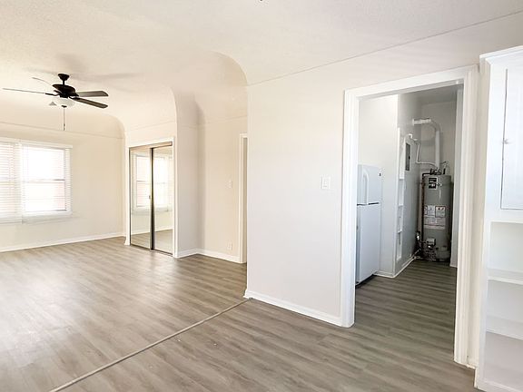 2nd image of 209 N Berendo St #1/2