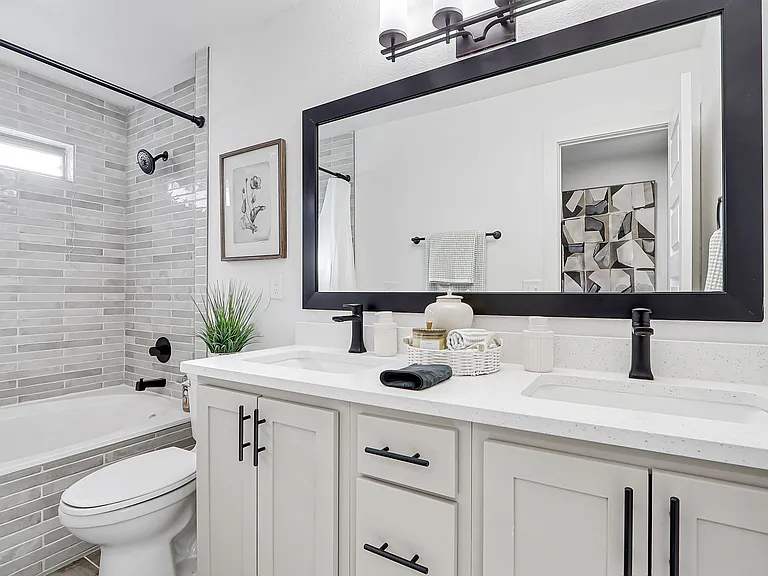 Full bath for two with bathtub!
