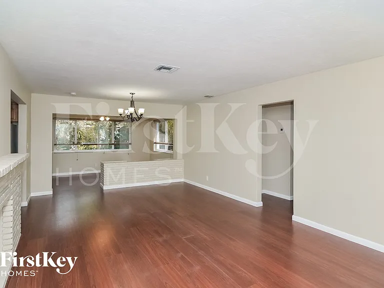 3141 SW 17th St — Photo 5