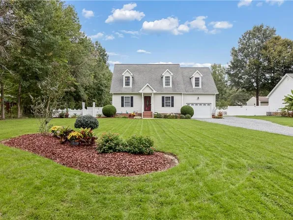 12266 Poplar Trl, Gloucester, VA 23061