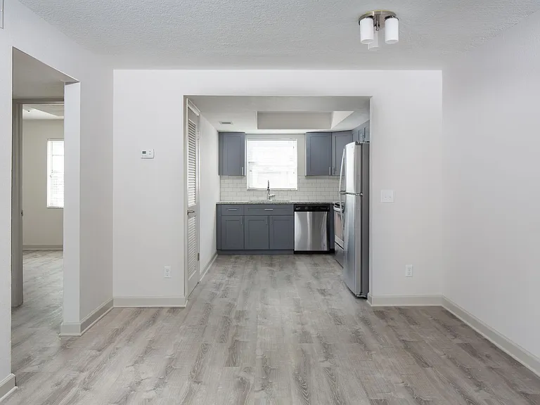 6829 S De Soto St — Photo 14