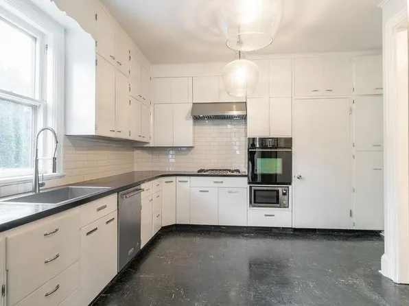 221 E Burke St, Easton, PA 18042