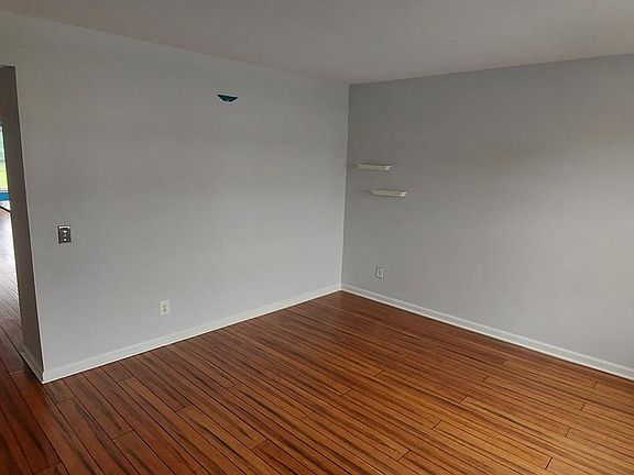 5th image of 232 W Pembrooke Dr