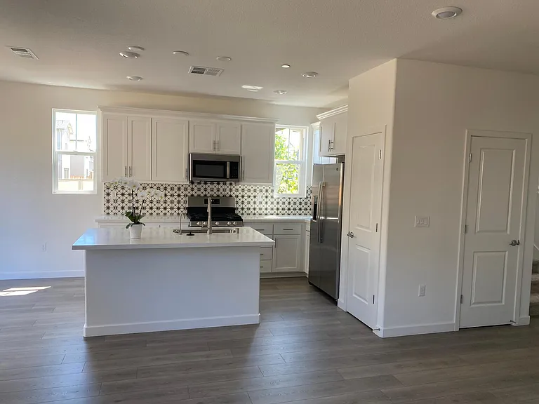 801 Verdant Ln — Photo 25