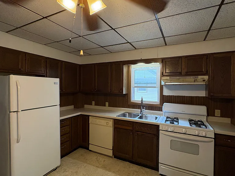604 Ulstad Ave — Photo 4