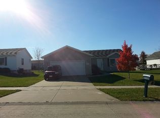 5895 Prairie Ridge Ave, Marion, IA 52302