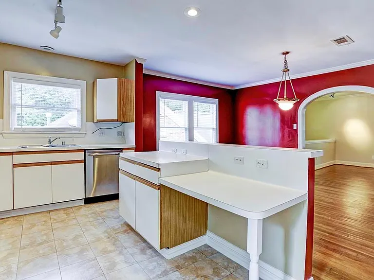 2127 Bartlett St — Photo 7