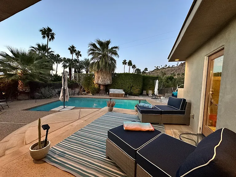 2270 E Smokewood Ave — Photo 46