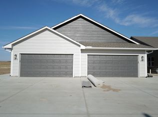 907 Lingonberry Ln, Lindsborg, KS 67456