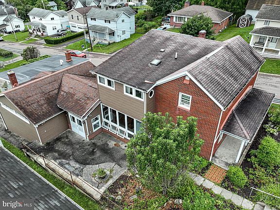 3rd image of 93 Washington St