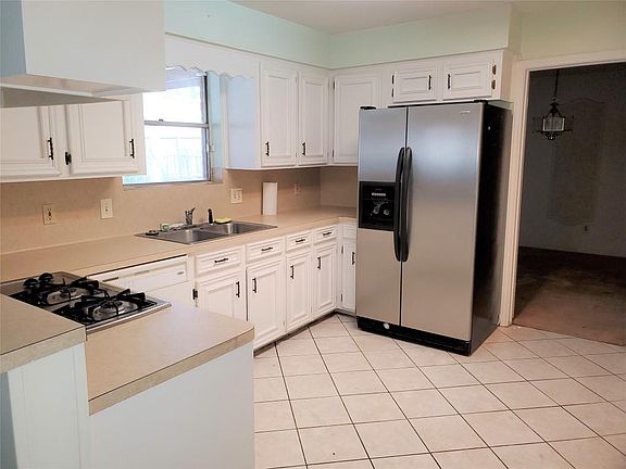 5th image of 3803 Pecan Valley Dr