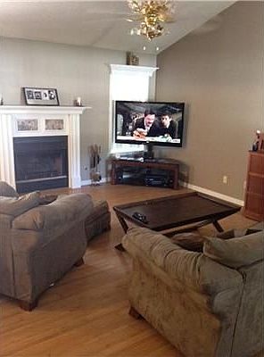 4th image of 2114 Broken Hill Dr