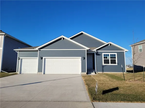 307 42nd St SW, Altoona, IA 50009