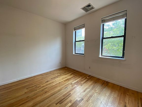 5th image of 207 Montrose Ave APT 3