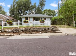 1137 N 16th St, Pekin, IL
