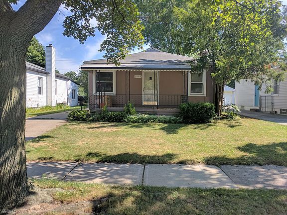Quiet Street near park Covered front porch