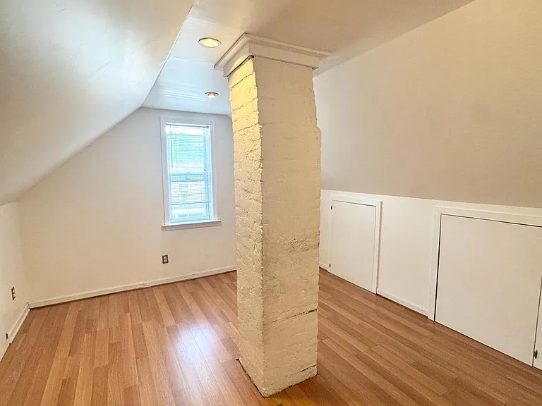 150 E Hartwell Ln — Photo 22