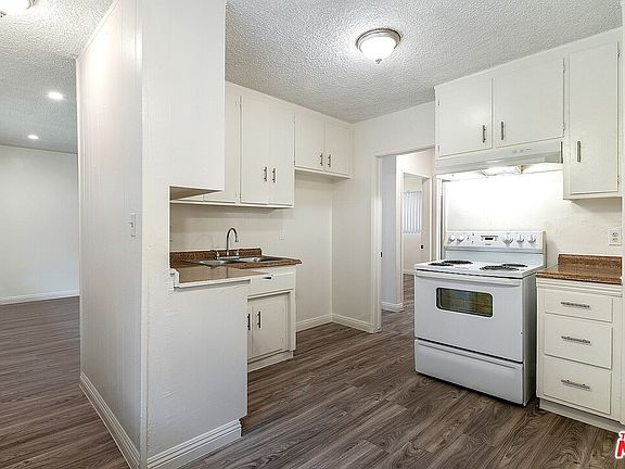 3rd image of 20436 Cohasset St #6A