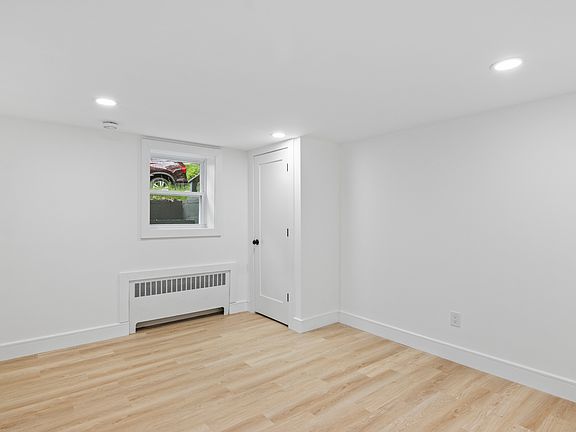 5th image of 61 Juanita Ave #2