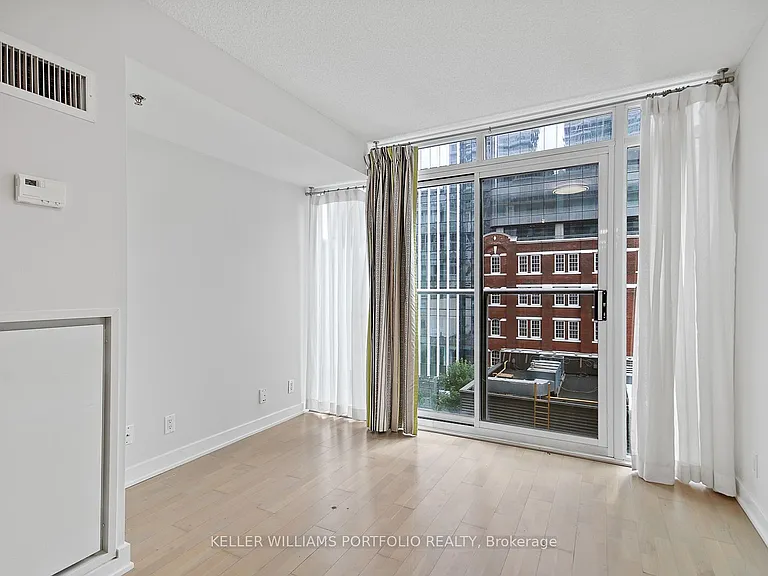 21 Nelson St #605 — Photo 19