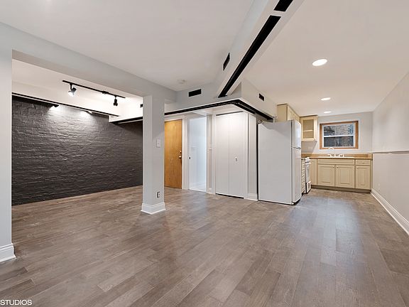3rd image of 4645 N Magnolia Ave APT Gs